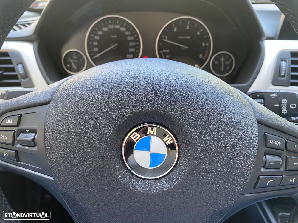BMW 318 d Touring Ultimate - 26