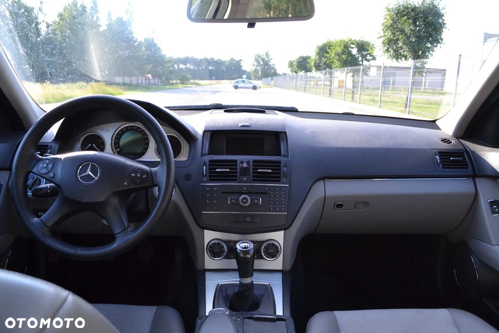 Mercedes-Benz Klasa C 220 CDI DPF Avantgarde - 15