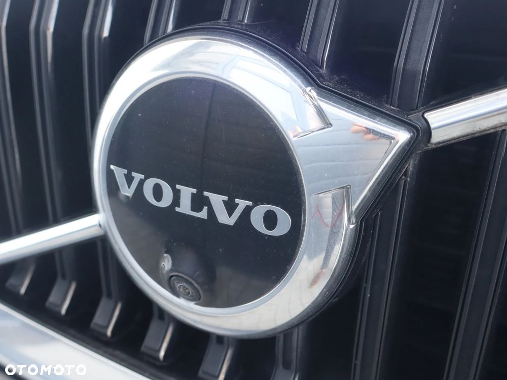 Volvo XC 60 B4 D AWD Momentum Pro - 22