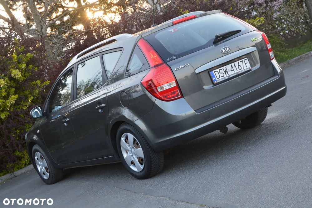 Kia Ceed 1.4 CVVT Dream-Team Edition - 17