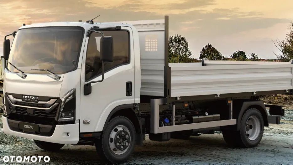 Isuzu M30