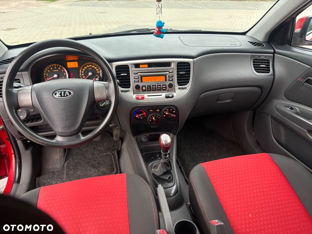 Kia Rio - 11