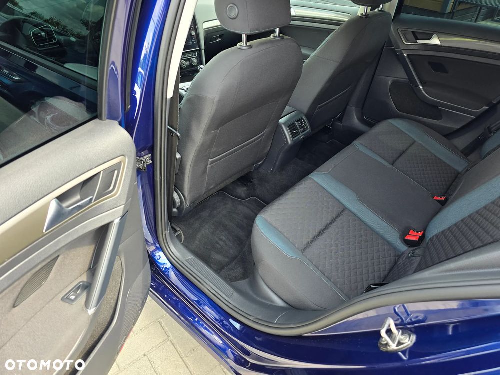 Volkswagen Golf - 9