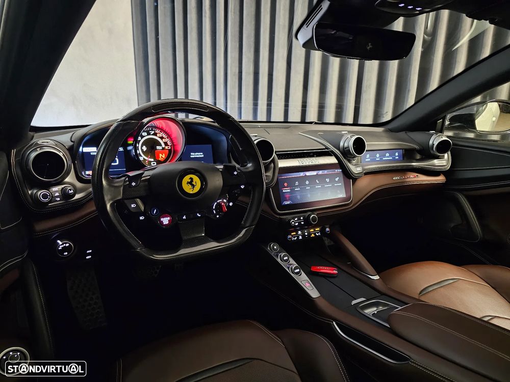 Ferrari GTC4 Lusso T - 10
