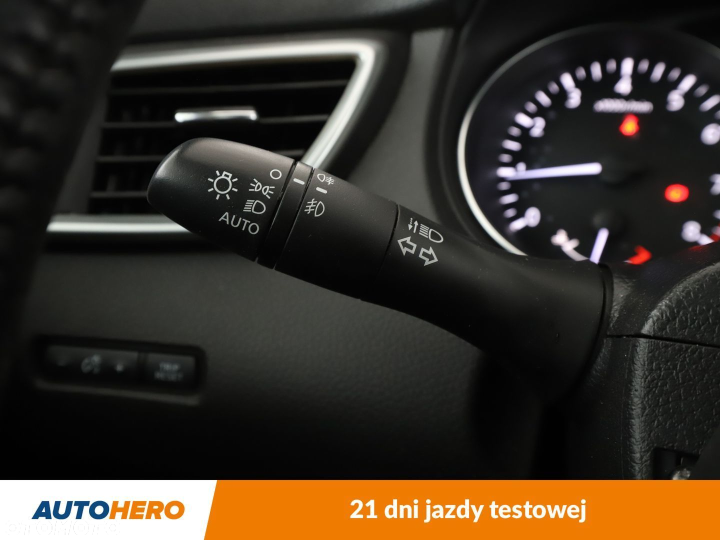 Nissan Qashqai 1.3 DIG-T N-Connecta - 27