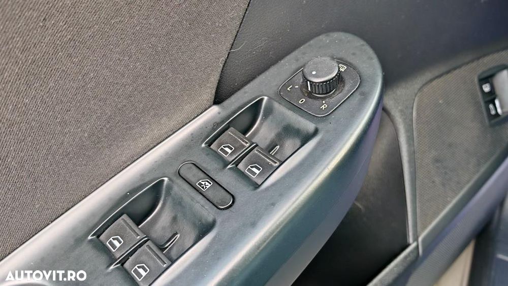 Volkswagen Passat 2.0 TDI DPF Sportline - 16