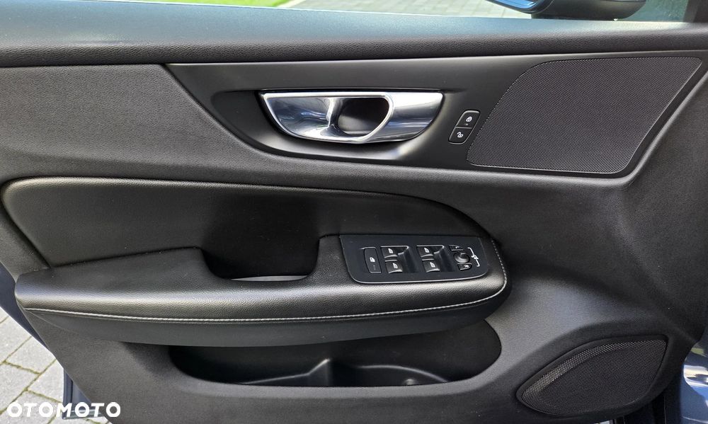 Volvo V60 B3 B DKG Momentum Pro - 23