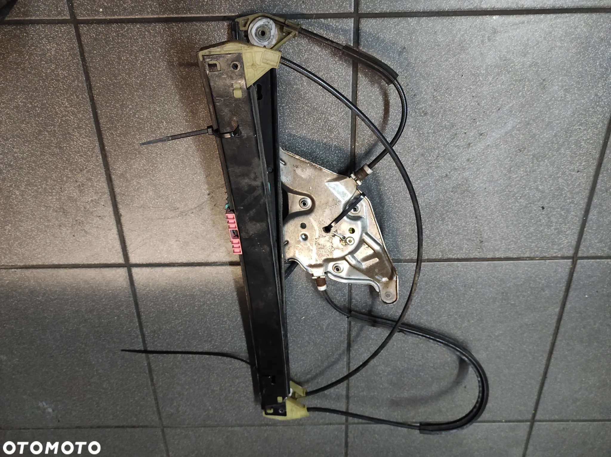 PODNOŚNIK PROWADNICA SZYBY AUDI A6 C5 PRZÓD PRAWY ELEKTRYCZNY WYSYŁKA !!! - 3