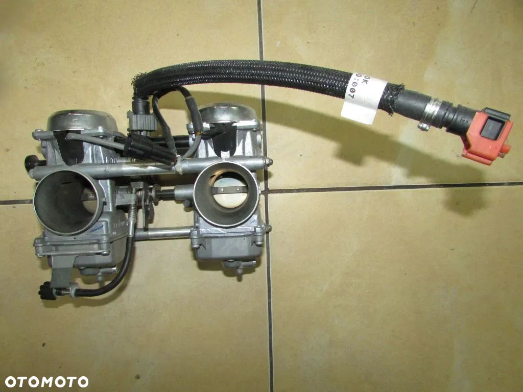 TRIUMPH BONNEVILLE T100 PRZEPUSTNICE WTRYSKI - 1