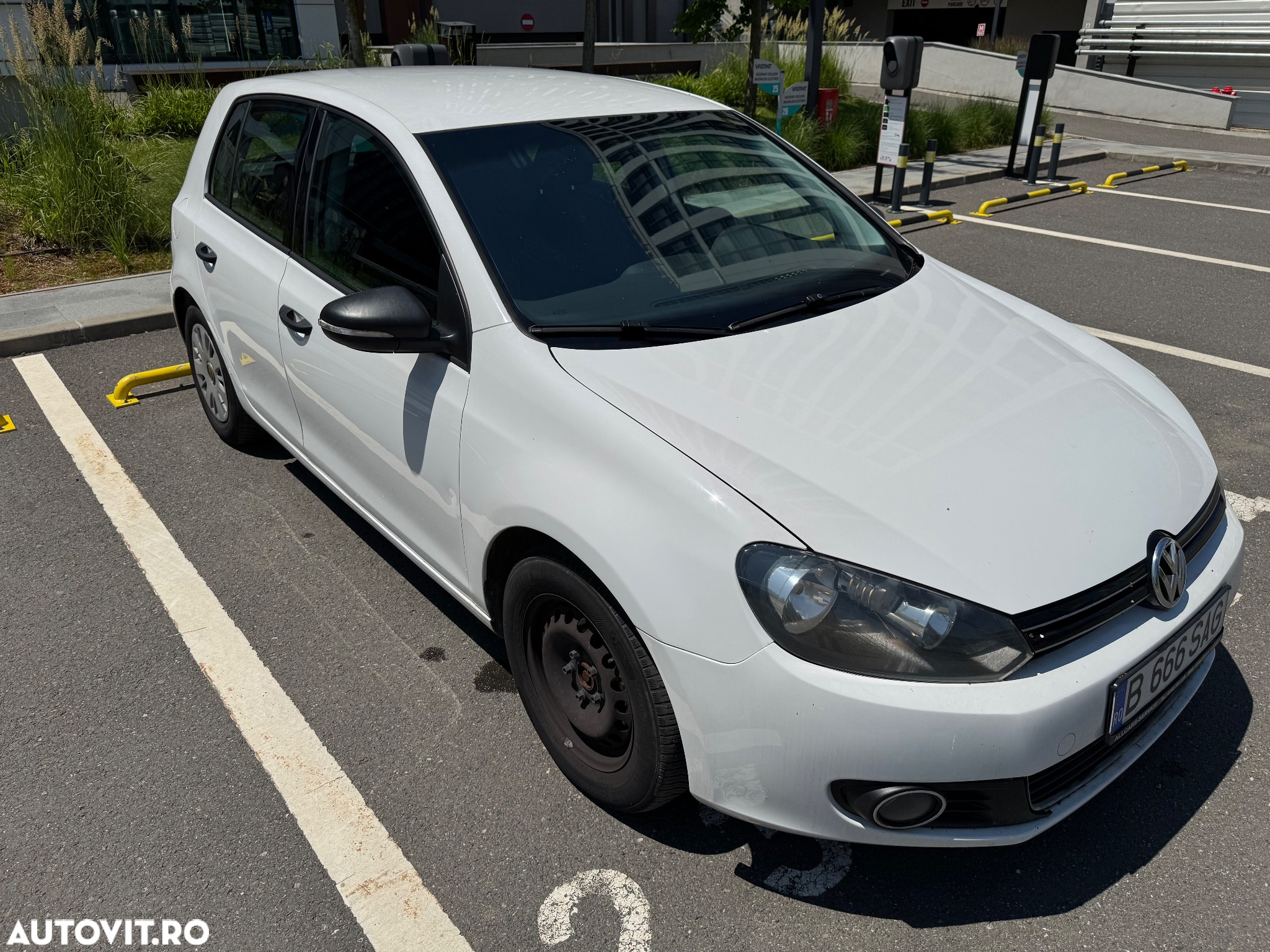 Volkswagen Golf 1.6 TDI DPF Trendline - 8