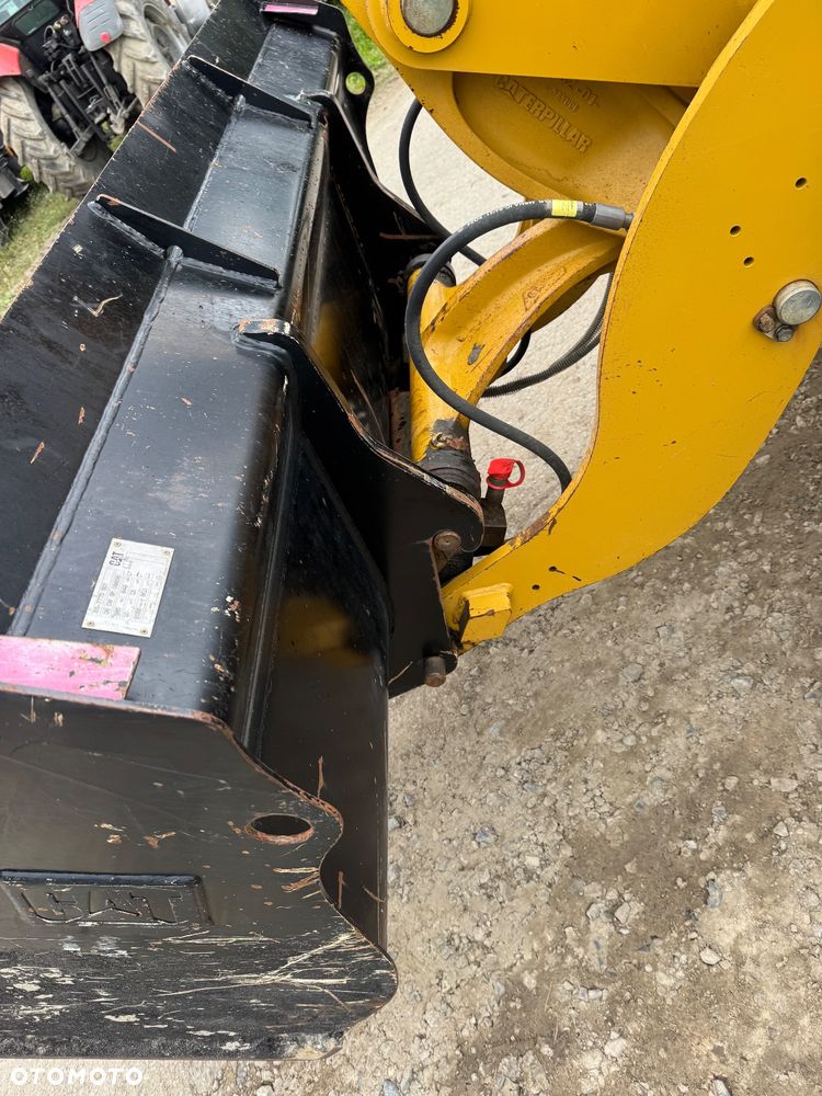 Caterpillar 907M - 2