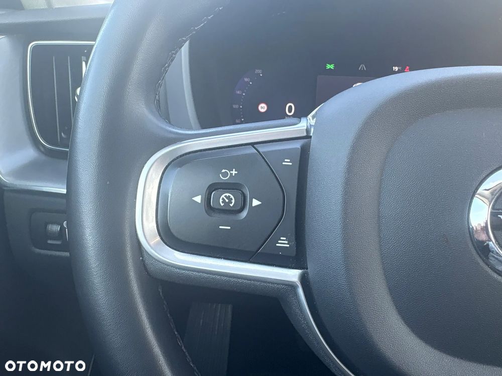 Volvo XC 60 B4 D AWD Momentum Pro - 25