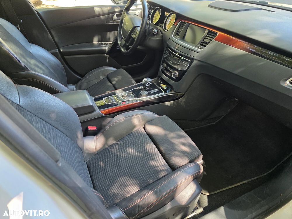 Peugeot 508 RXH Hybrid4 - 12