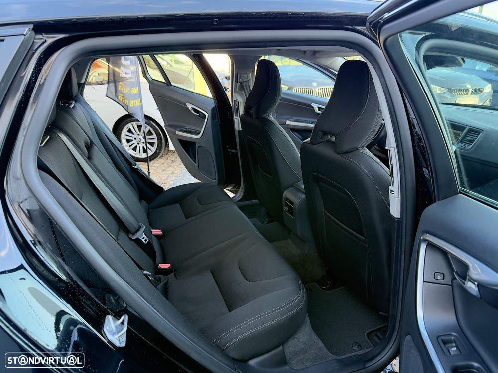 Volvo V60 Cross Country 2.0 D3 Momentum - 48