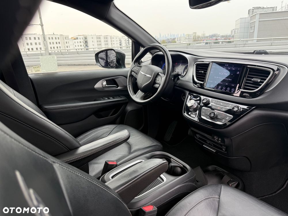 Chrysler Pacifica - 11