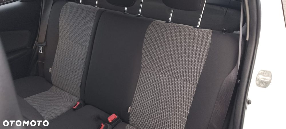 Toyota Yaris Hybrid 100 Terra - 20