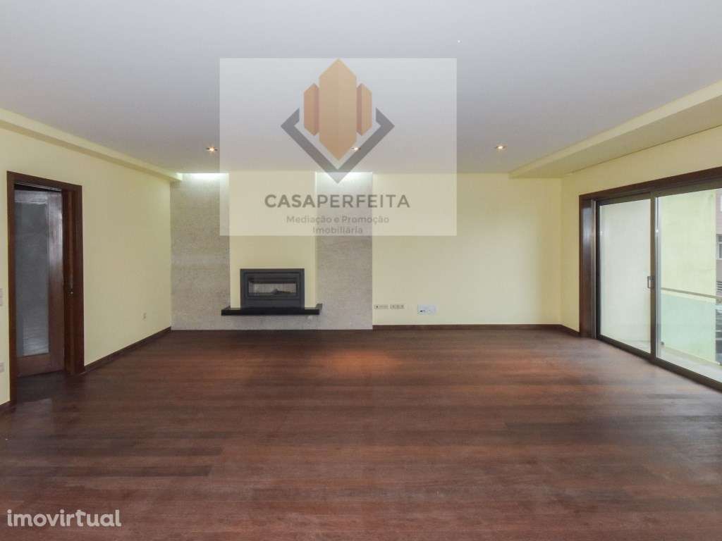 Espetacular Moradia V4 com bons acabamentos e boas áreas - próxima ... - Grande imagem: 2/37