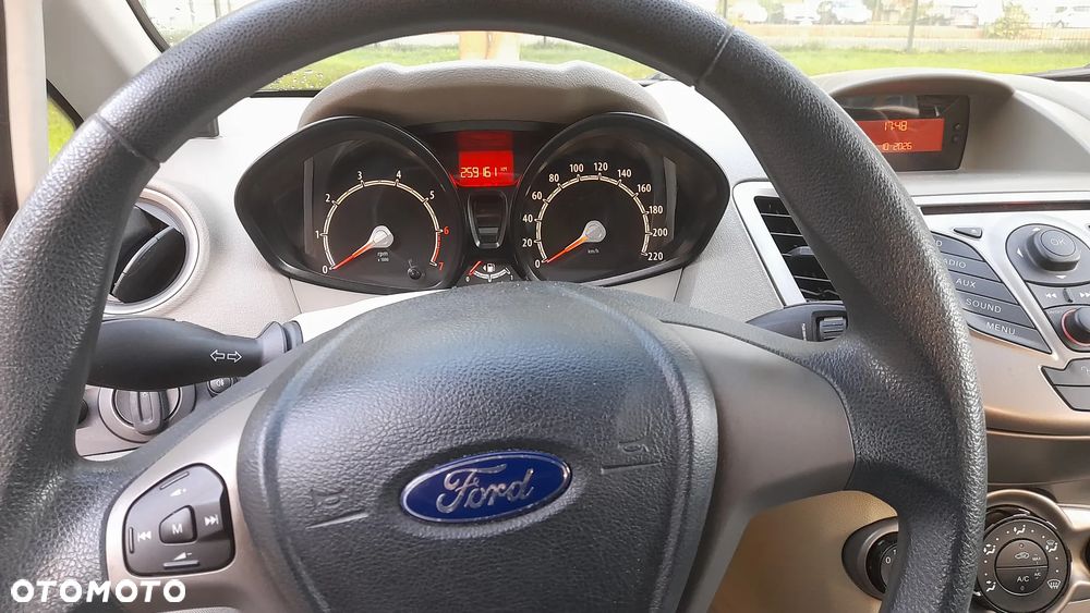 Ford Fiesta - 25