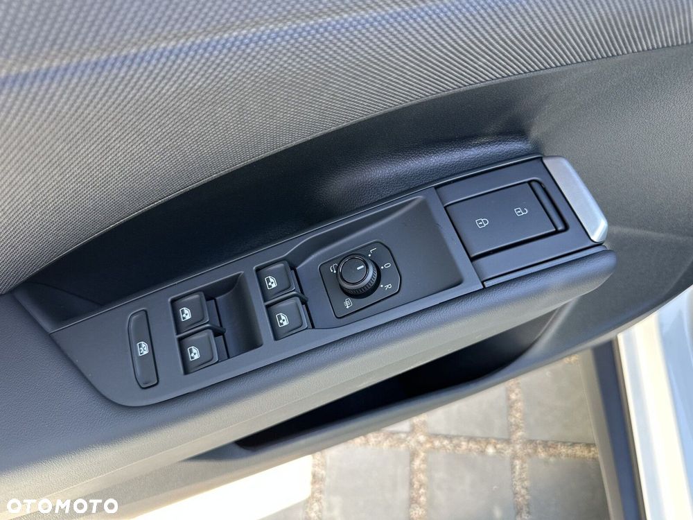 Volkswagen T-Roc - 19