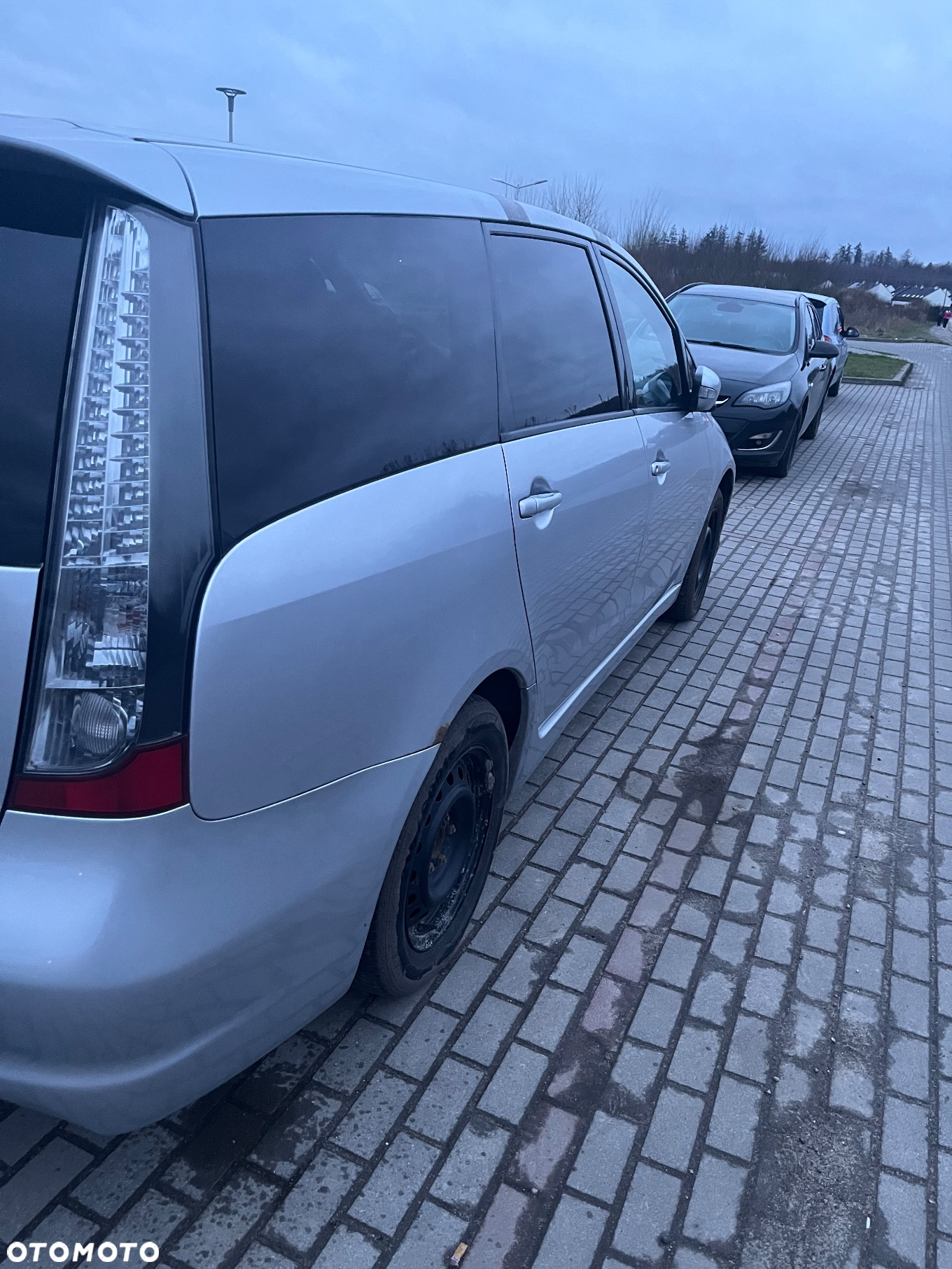 Mitsubishi Grandis - 4