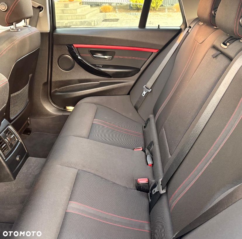 BMW Seria 3 330i Sport Line - 14