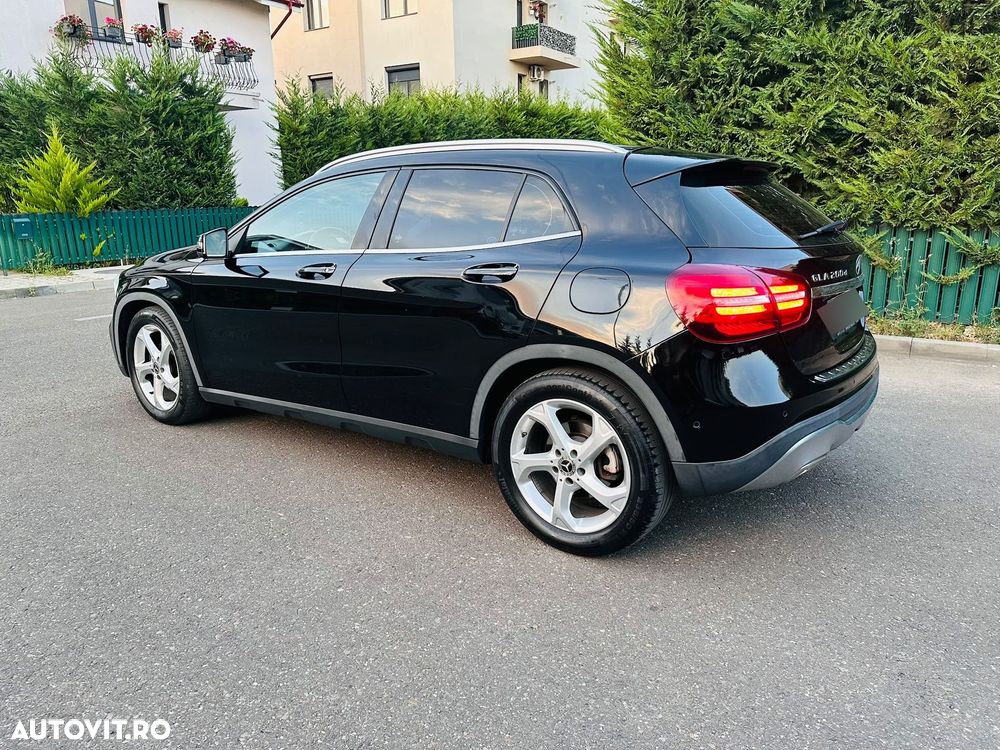 Mercedes-Benz GLA 200 d 4MATIC 7G-DCT - 3