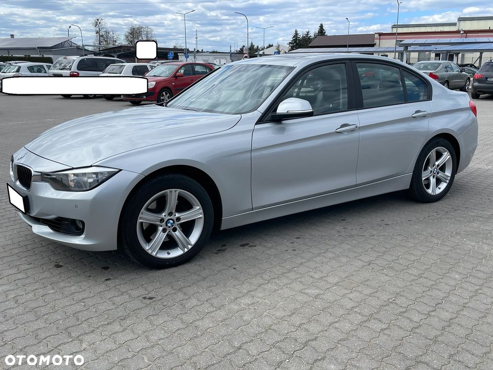 BMW Seria 3 328i xDrive Sport-Aut - 3