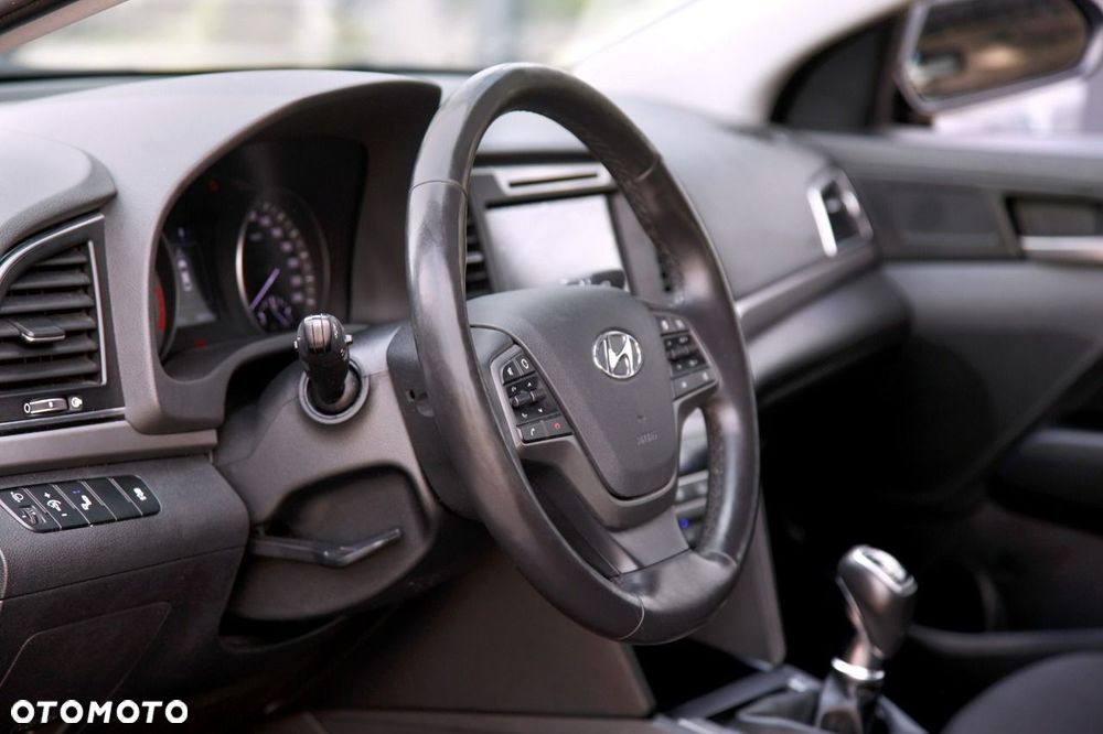 Hyundai Elantra - 18
