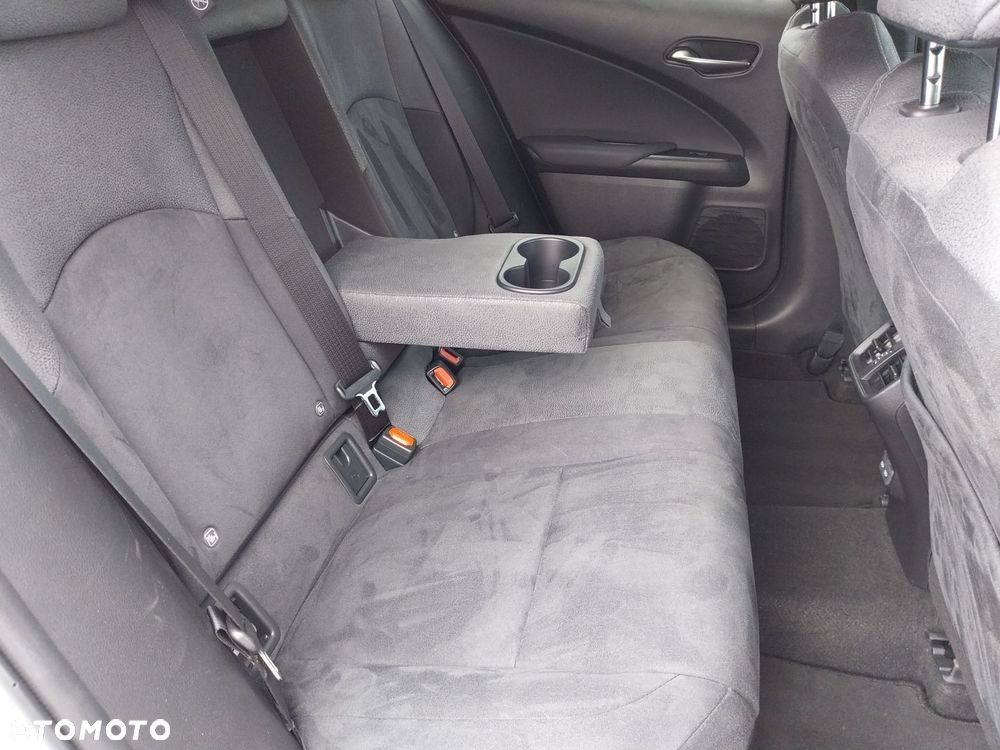 Lexus UX 300h Business - 13