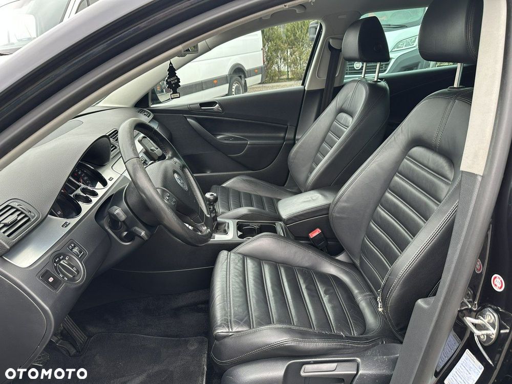 Volkswagen Passat - 16