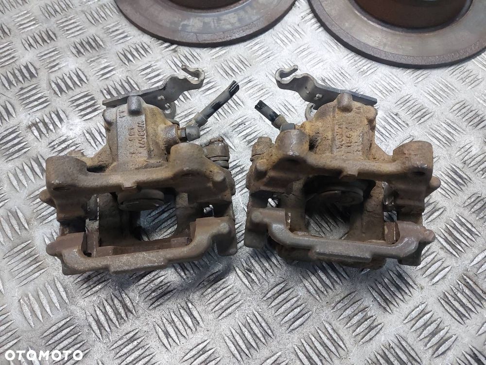 TARCZE HAMULCOWE TYŁ + KLOCKI + ZACISKI VOLKSWAGEN GOLF VI - 3
