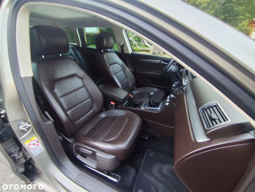 Volkswagen Passat 2.0 TDI DPF BlueMotion Technology Highline - 23