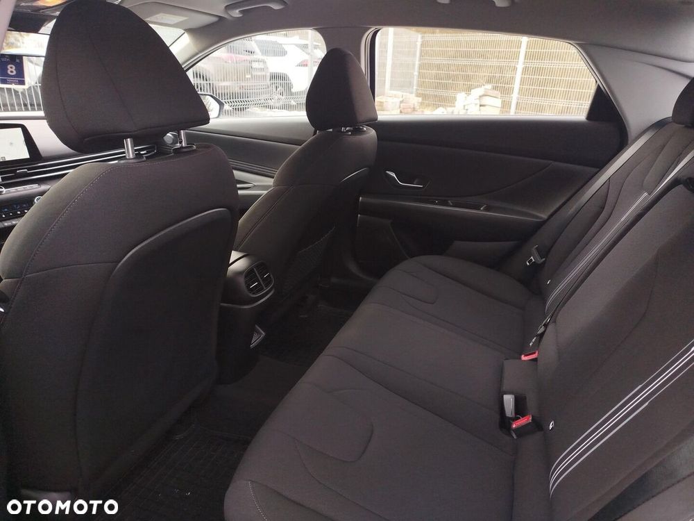 Hyundai Elantra - 15