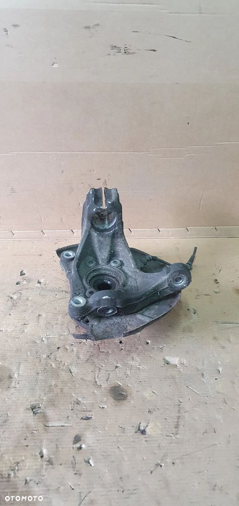 Zwrotnica piasta prawy przód przednia VW Passat B6 2.0 TDI - 5