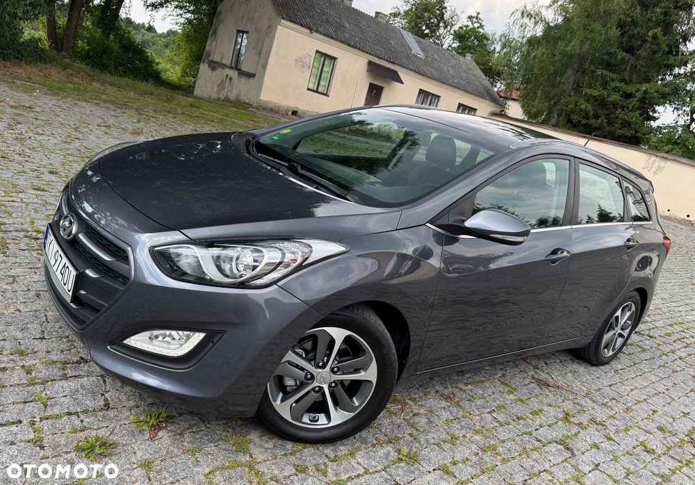 Hyundai i30 blue 1.6 CRDi Classic Navigation - 1