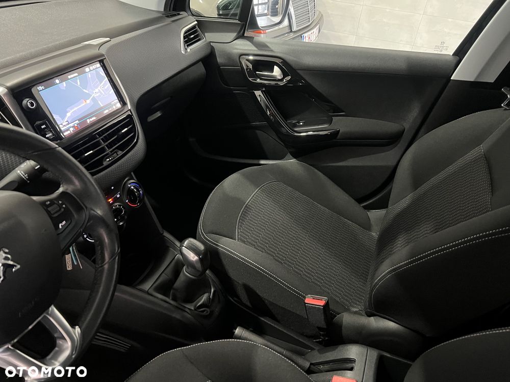 Peugeot 208 - 12