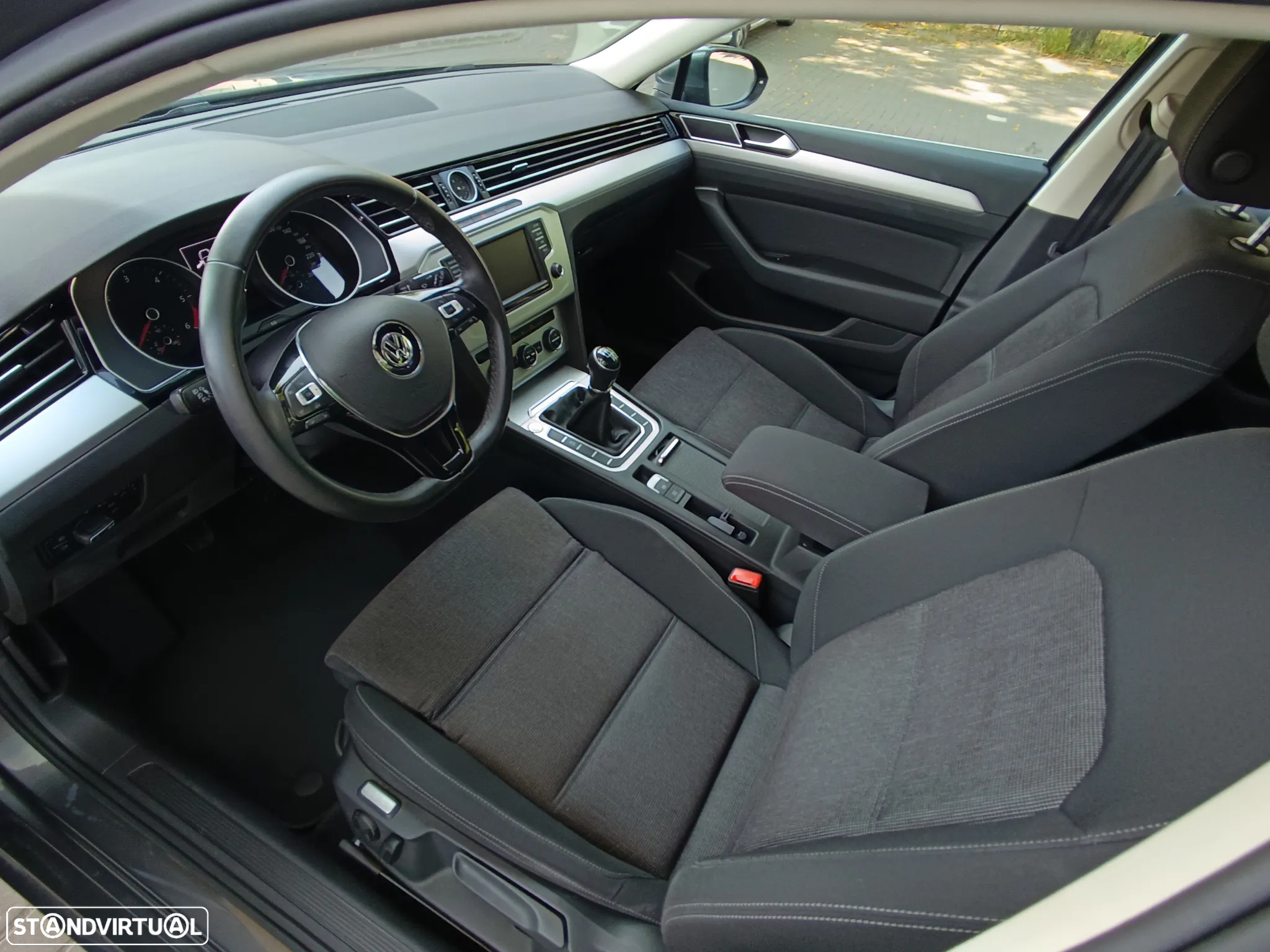 VW Passat Variant 1.6 TDI Highline - 9