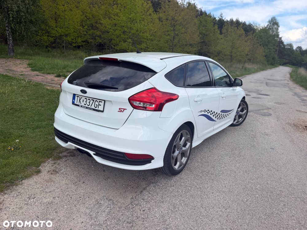 Ford Focus 2.0 EcoBoost ST mit Leder-Sport-Paket - 4