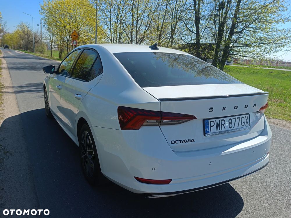 Skoda Octavia 2.0 TDI DSG Sportline - 4