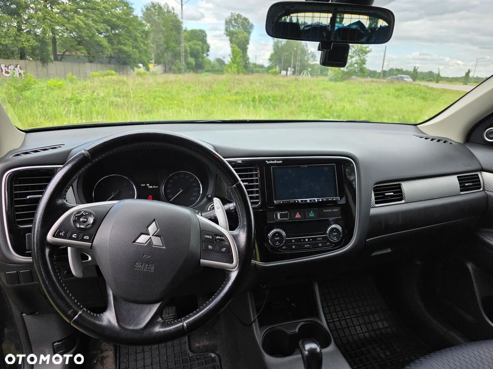 Mitsubishi Outlander 2.2 DID Instyle Navi - 13
