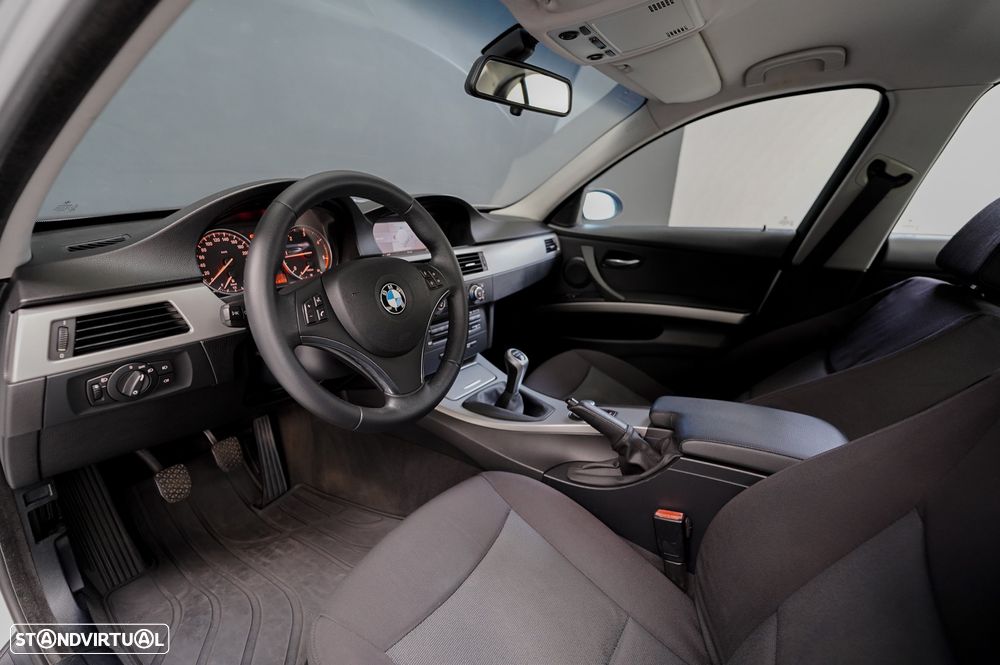 BMW 320 d Navigation Sport - 2