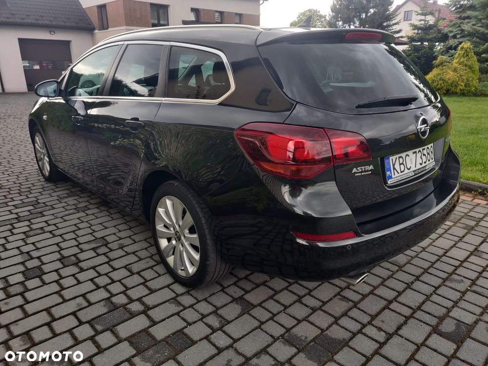 Opel Astra 1.6 T Cosmo - 4