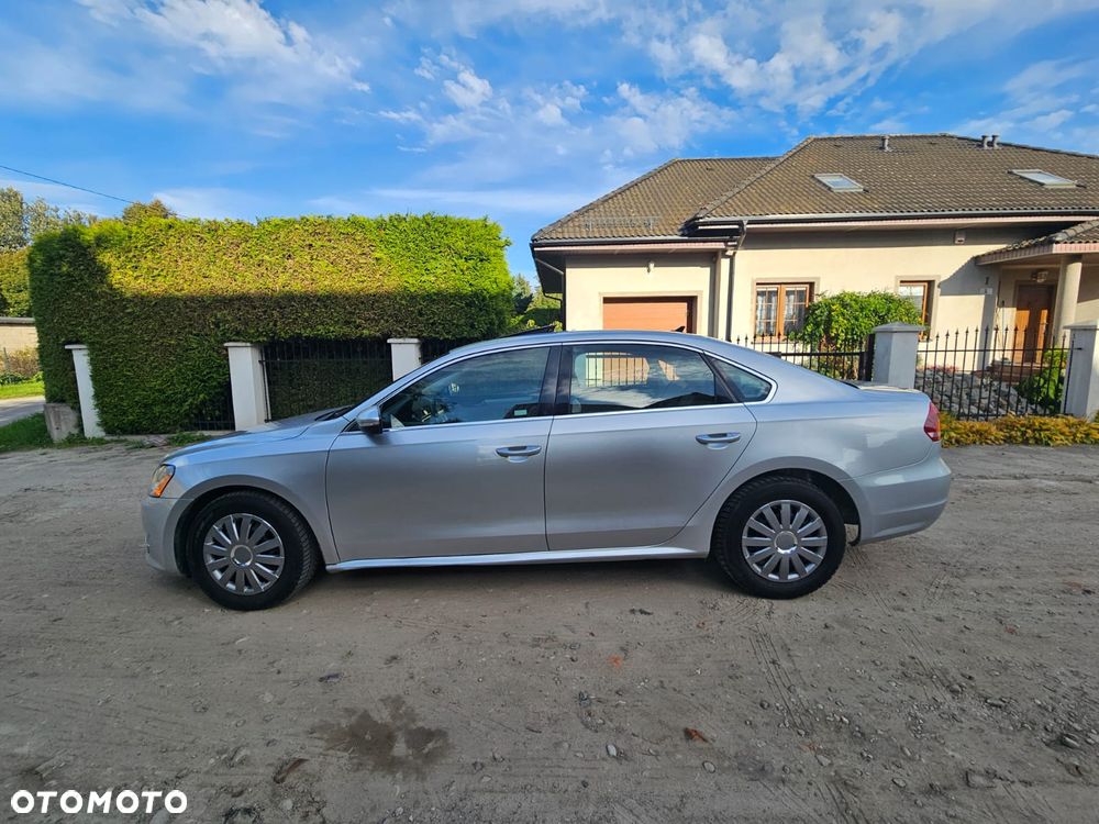 Volkswagen Passat - 4