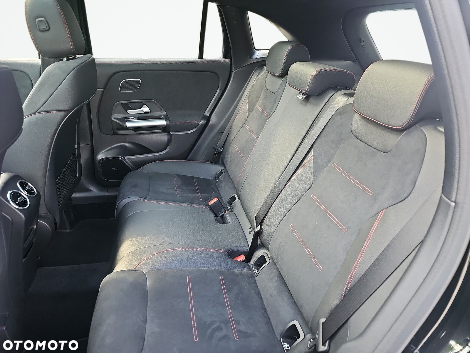 Mercedes-Benz GLA 200 AMG Line - 13