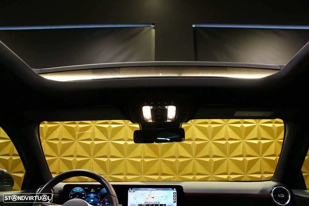 Mercedes-Benz A 250 Limousine e AMG Line - 21