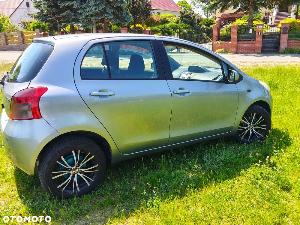 Toyota Yaris 1.3 Luna Premium - 1