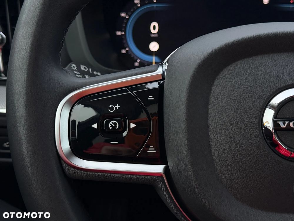 Volvo XC 60 B4 D Plus Bright - 25