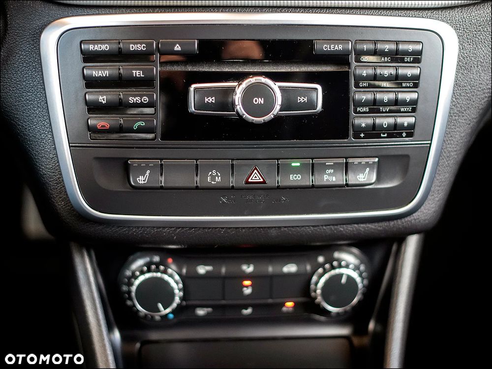 Mercedes-Benz CLA 180 7G-DCT Urban - 24
