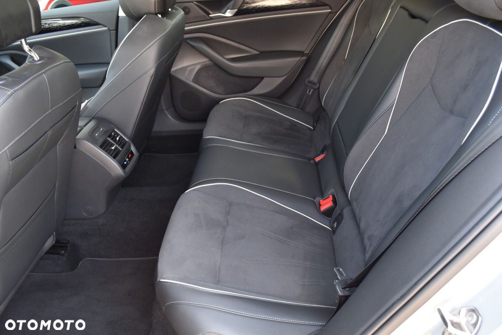 Volkswagen Passat - 32