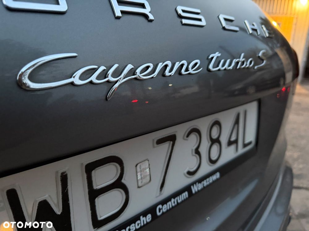 Porsche Cayenne Turbo S - 13